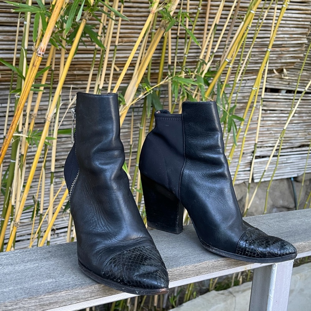 SOLD | Black Donald J Pliner Boots , Size 9 🖤